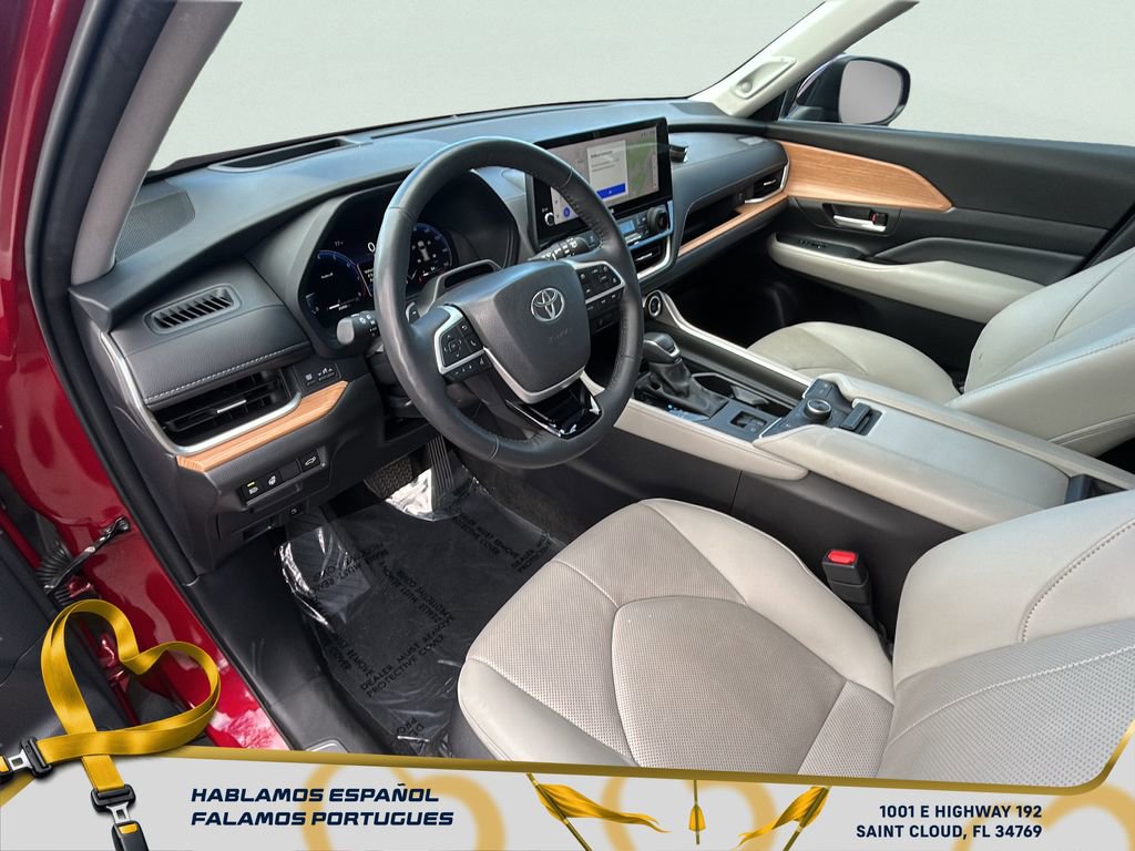 Used 2025 Toyota Grand Highlander AWD image 14