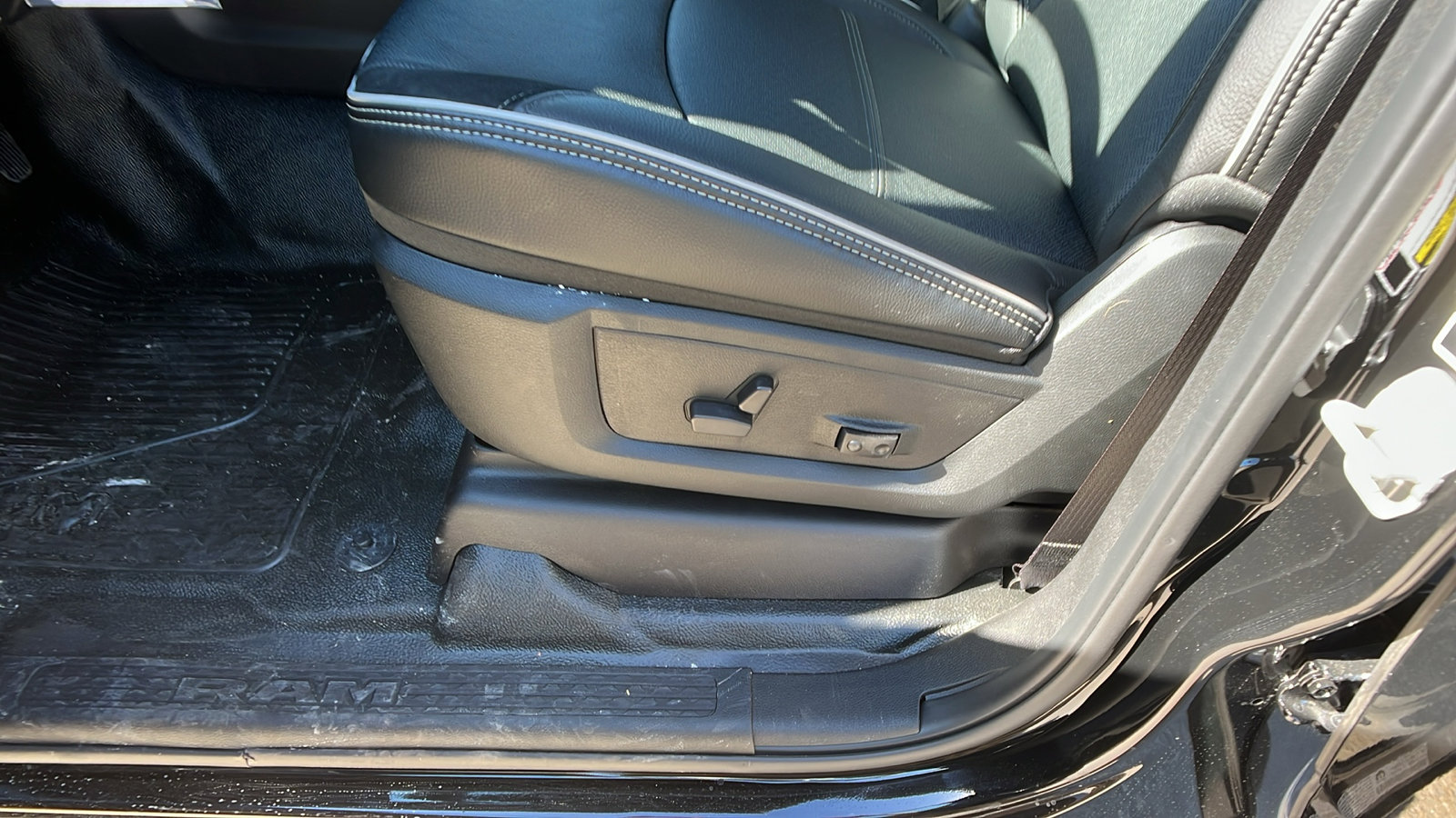 New 2026 RAM 3500 Big Horn w/ Laramie Trim Package image 17