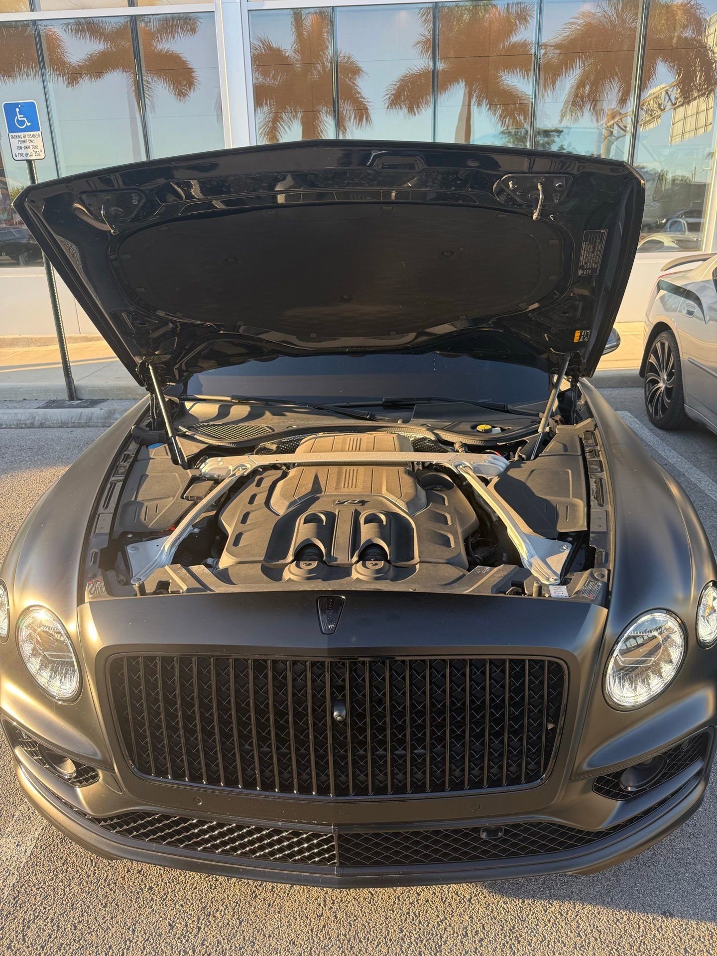 Used 2023 Bentley Flying Spur V8 image 10