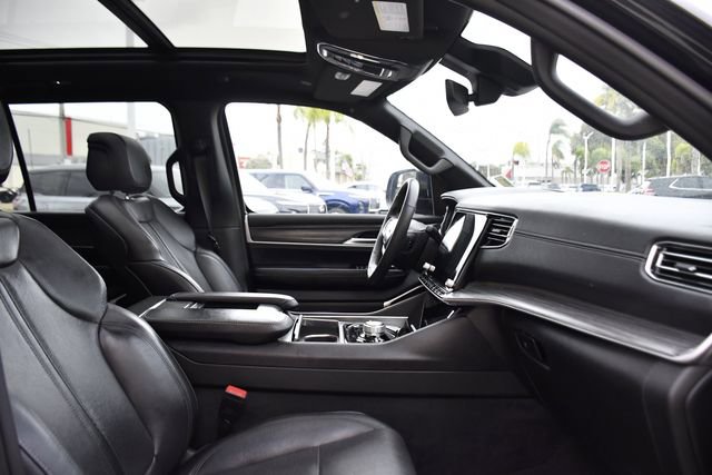 Used 2023 Jeep Wagoneer Series III w/ Premium Group I image 32