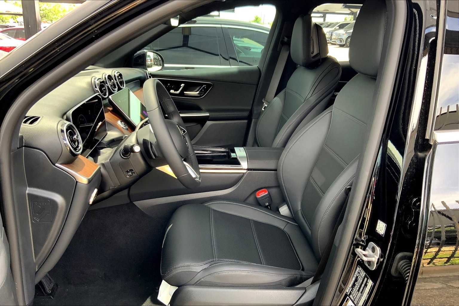 Used 2025 Mercedes-Benz GLC 300 image 16