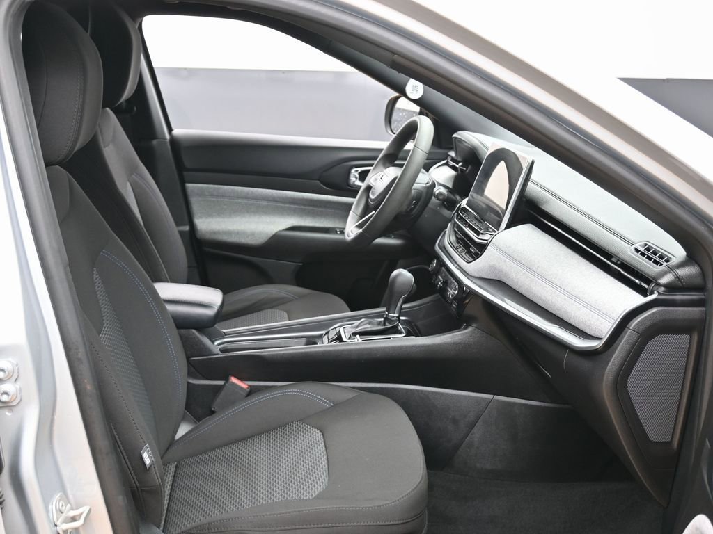 Used 2024 Jeep Compass Sport image 35