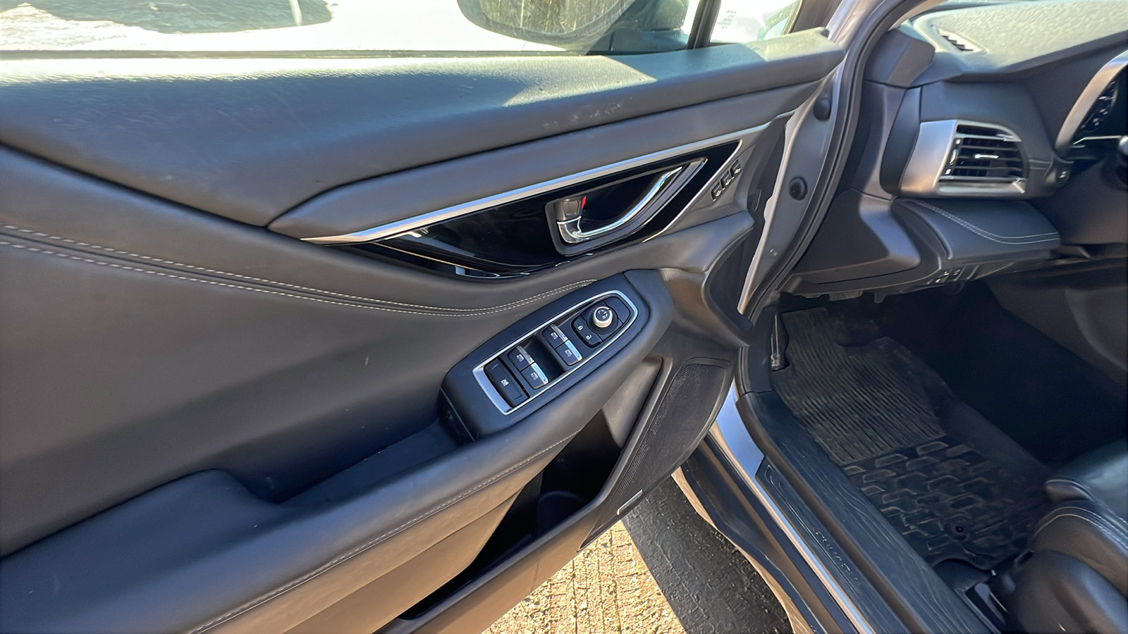 Used 2022 Subaru Outback Limited image 15