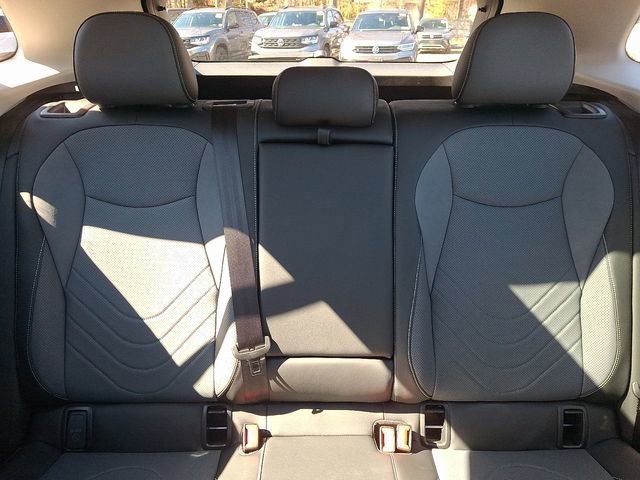 Certified 2025 Volkswagen Tiguan SE w/ Panoramic Sunroof Package AWD/4WD image 19