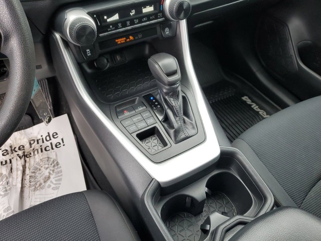 Used 2021 Toyota RAV4 LE image 23