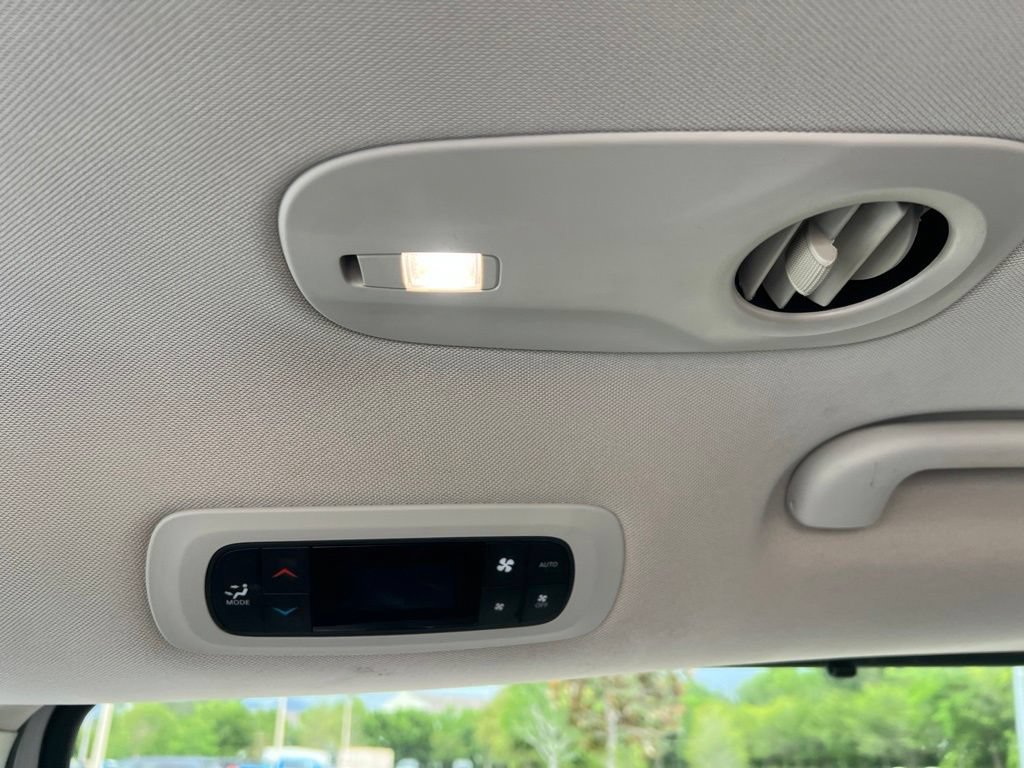 Used 2023 Chrysler Pacifica Touring-L FWD image 35