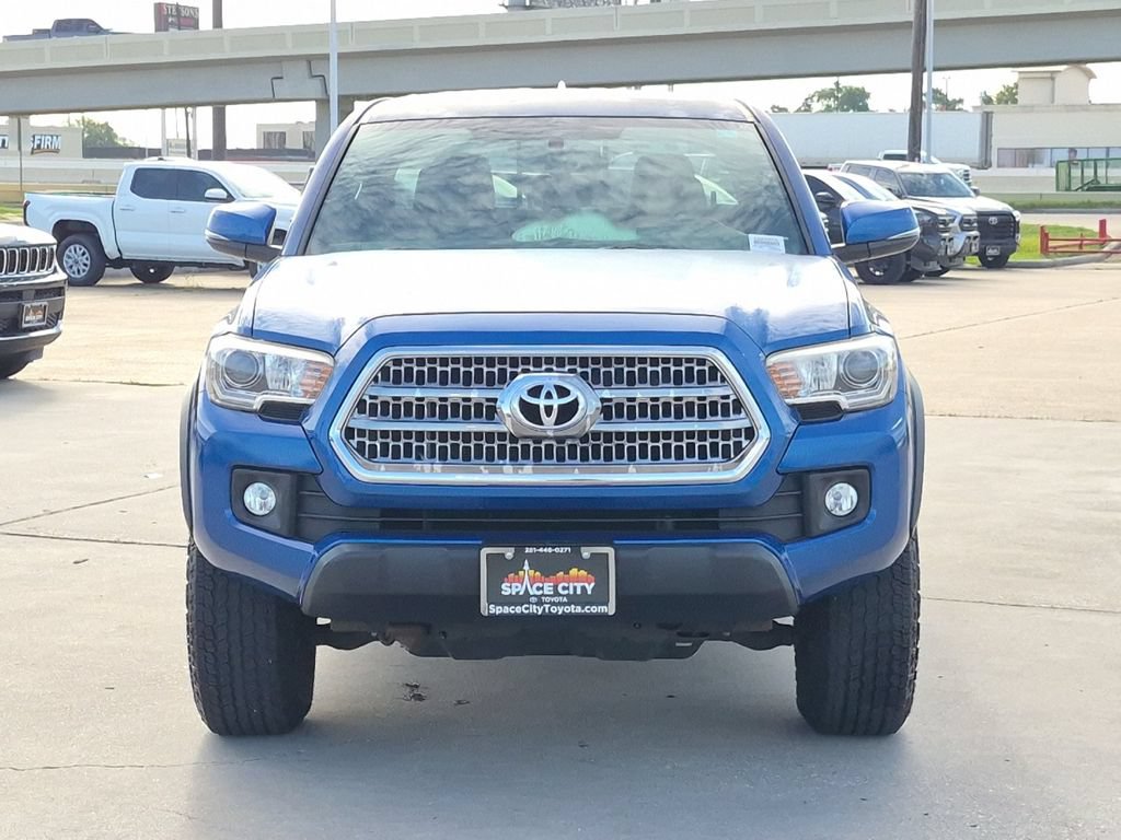 Used 2017 Toyota Tacoma TRD Off-Road w/ Premium & Technology Package AWD/4WD image 9