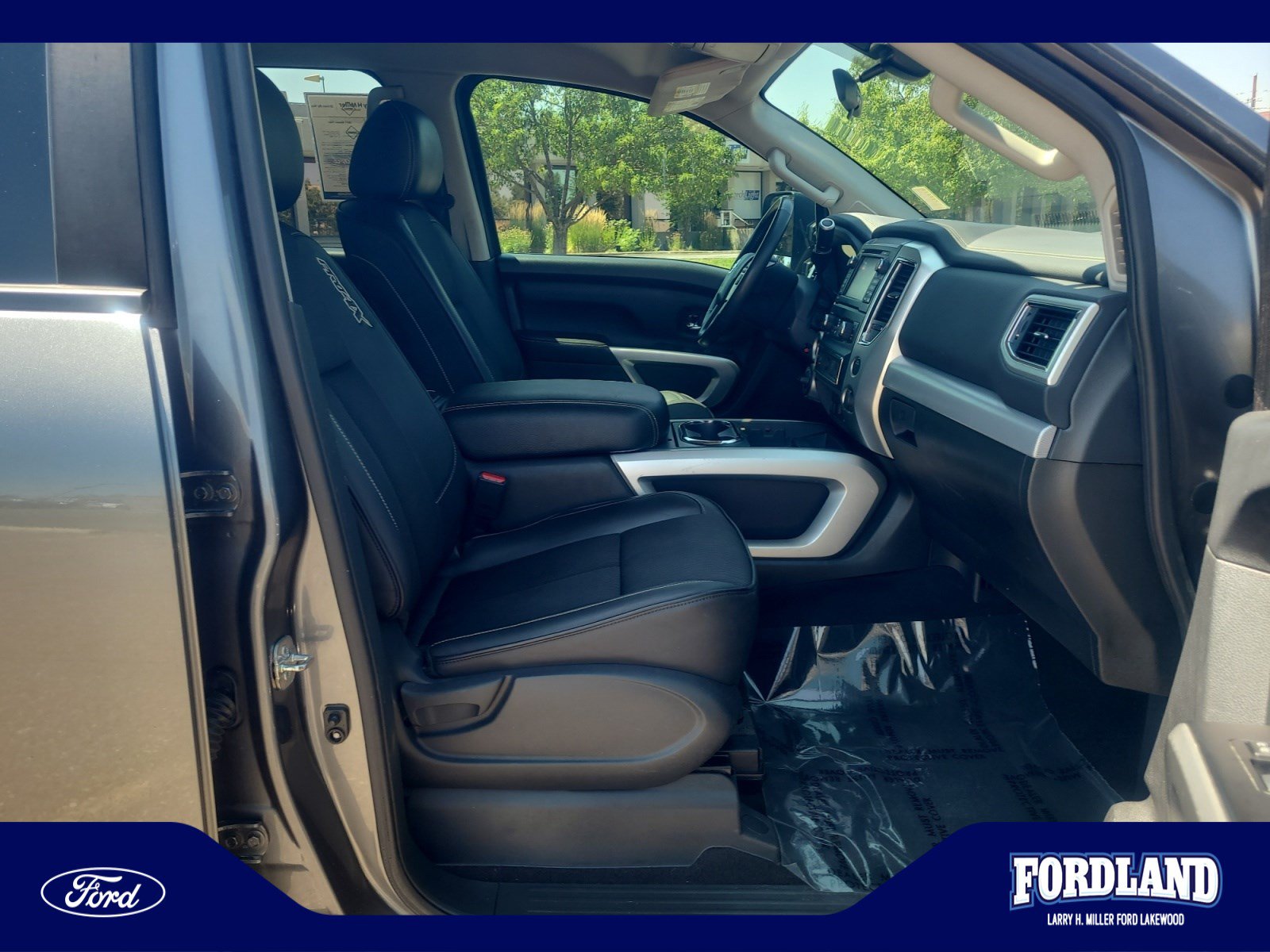 Used 2017 Nissan Titan PRO-4X AWD/4WD image 19