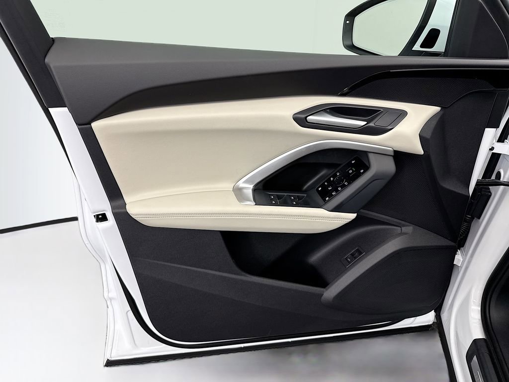 Used 2025 Audi Q5 Premium w/ Convenience Package image 24