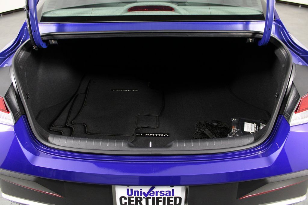 Certified 2025 Hyundai Elantra Sport image 13