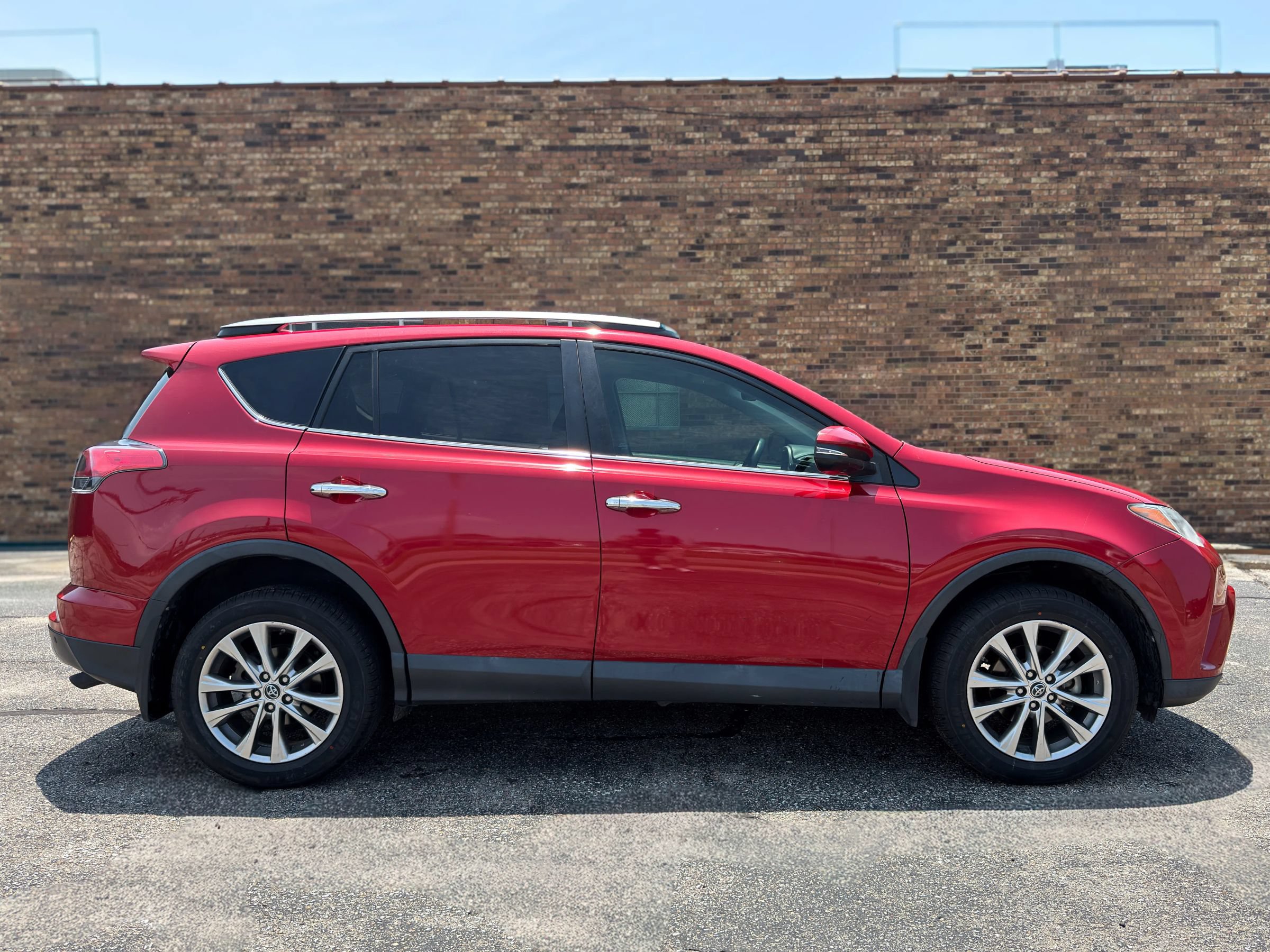Used 2017 Toyota RAV4 Limited w/ Advanced Technology Package FWD image 9