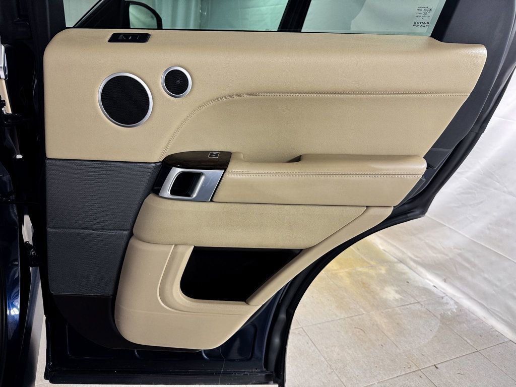 Used 2016 Land Rover Range Rover Sport HSE image 17