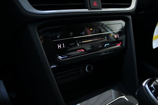 New 2025 Volkswagen Taos SEL AWD/4WD image 7