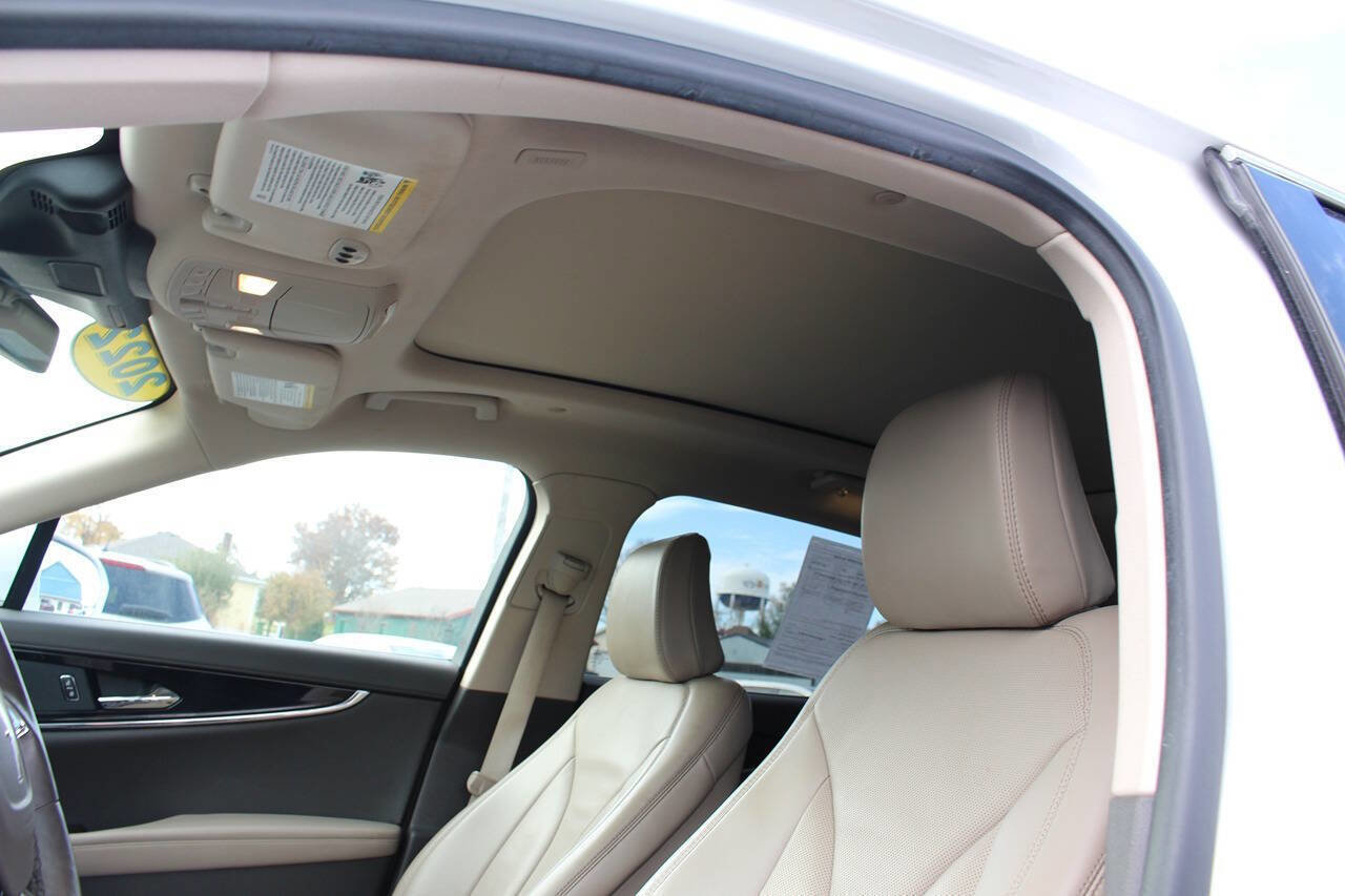 Used 2022 Lincoln Nautilus Reserve w/ Luxury Package image 12