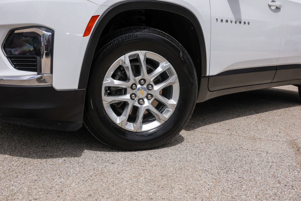Used 2023 Chevrolet Traverse LS w/ Safety Package FWD image 4