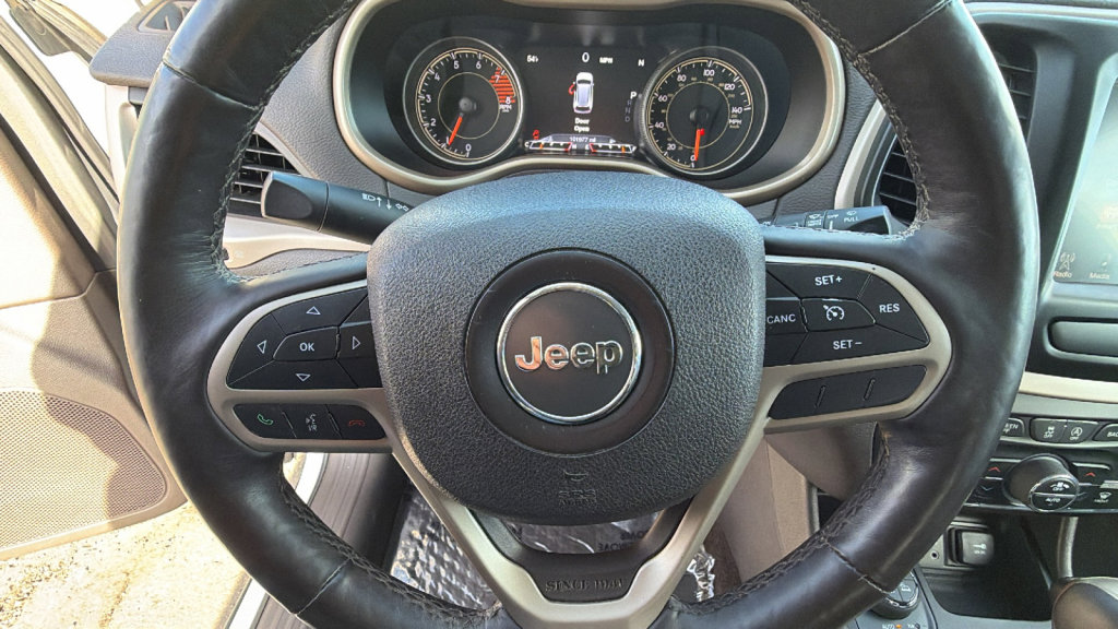 Used 2017 Jeep Cherokee Trailhawk image 18