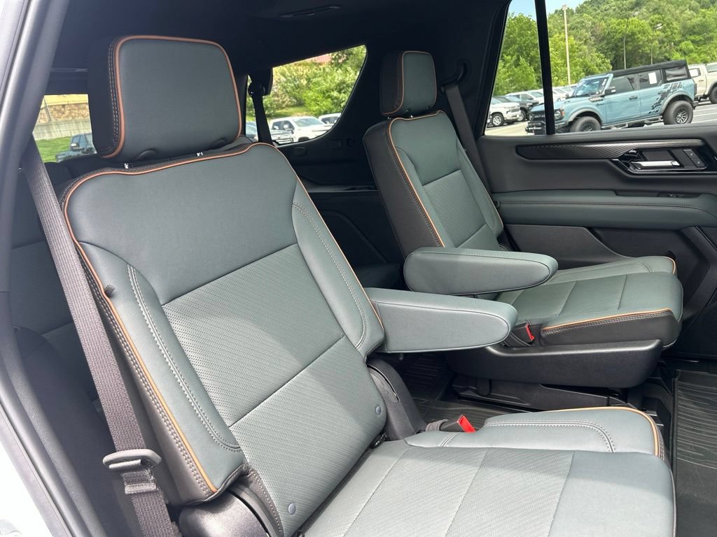 Used 2025 GMC Yukon AT4 w/ AT4 Premium Plus Package AWD/4WD image 50