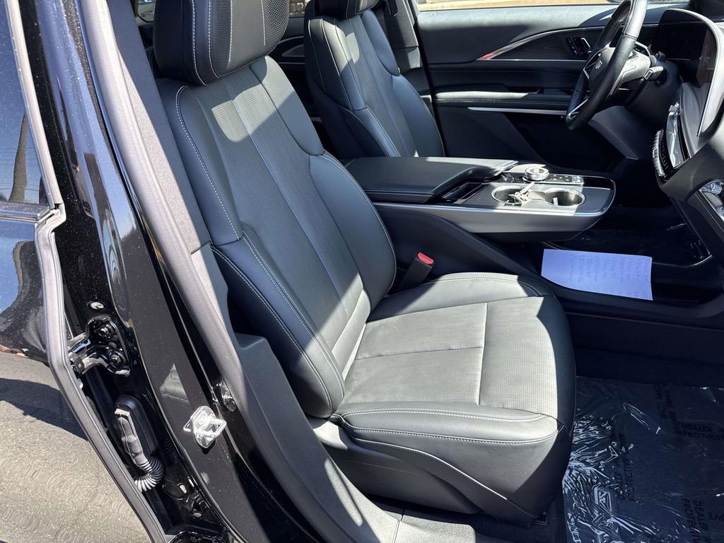 Used 2024 Cadillac Lyriq Sport AWD/4WD image 7