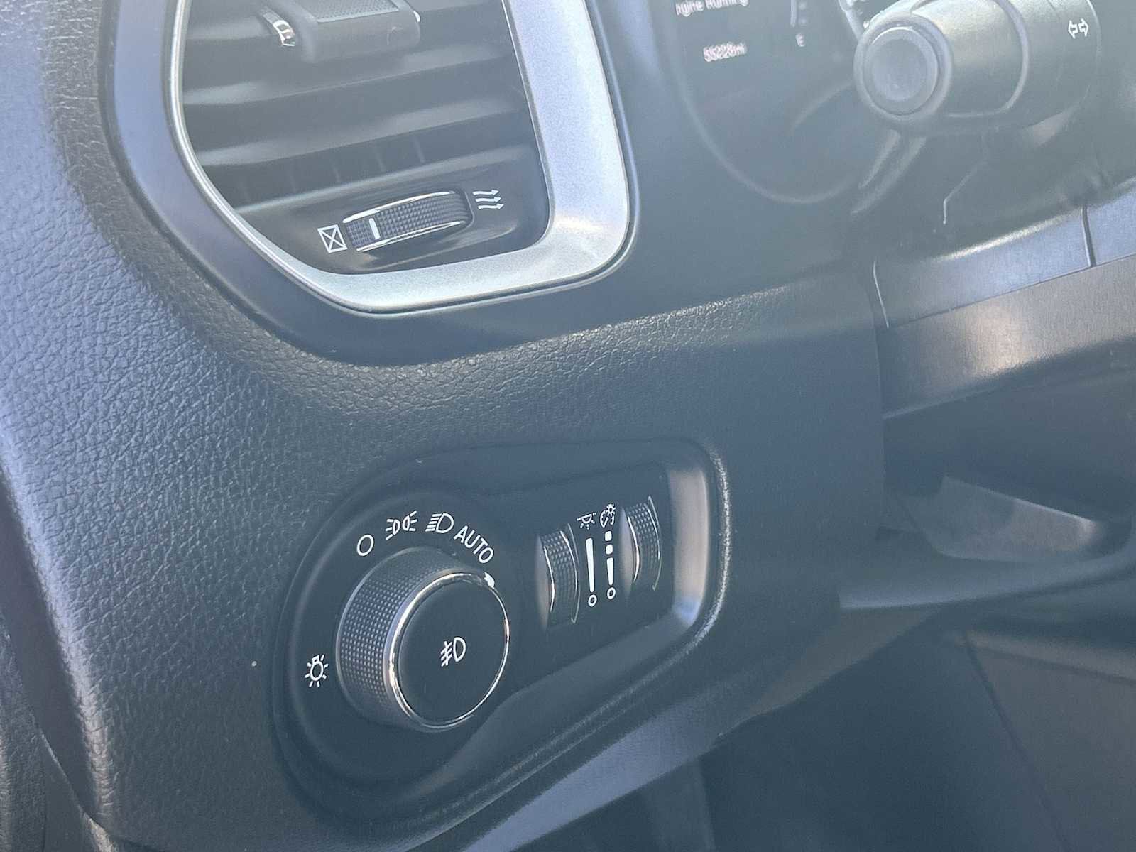 Used 2020 Jeep Renegade Latitude w/ Cold Weather Group image 16