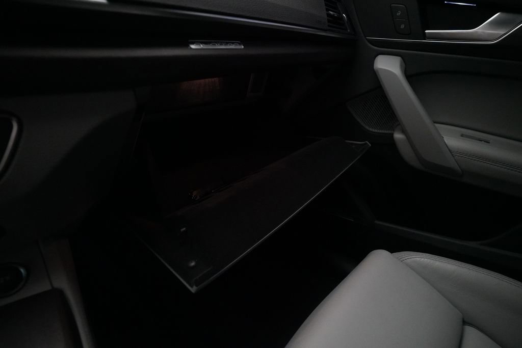 Used 2024 Audi Q5 e Premium Plus w/ Premium Plus Package image 31