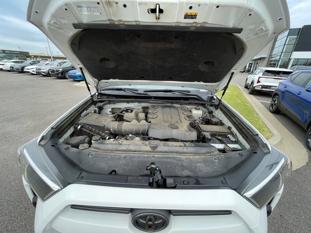 Used 2022 Toyota 4Runner SR5 AWD/4WD image 29
