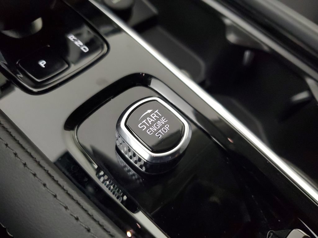 Used 2024 Volvo XC90 B5 Plus AWD/4WD image 35