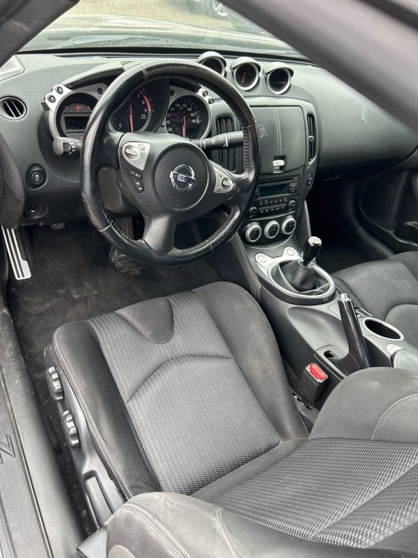 Used 2018 Nissan 370Z w/ Sport Package RWD image 2