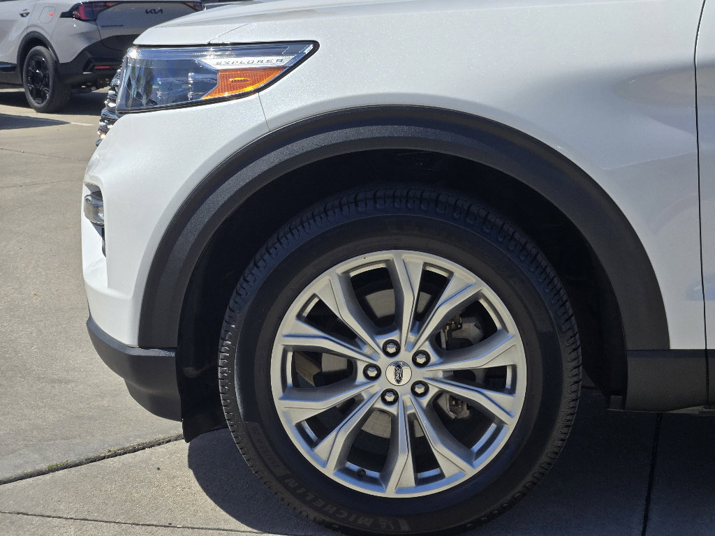 Used 2021 Ford Explorer XLT w/ Equipment Group 202A image 14