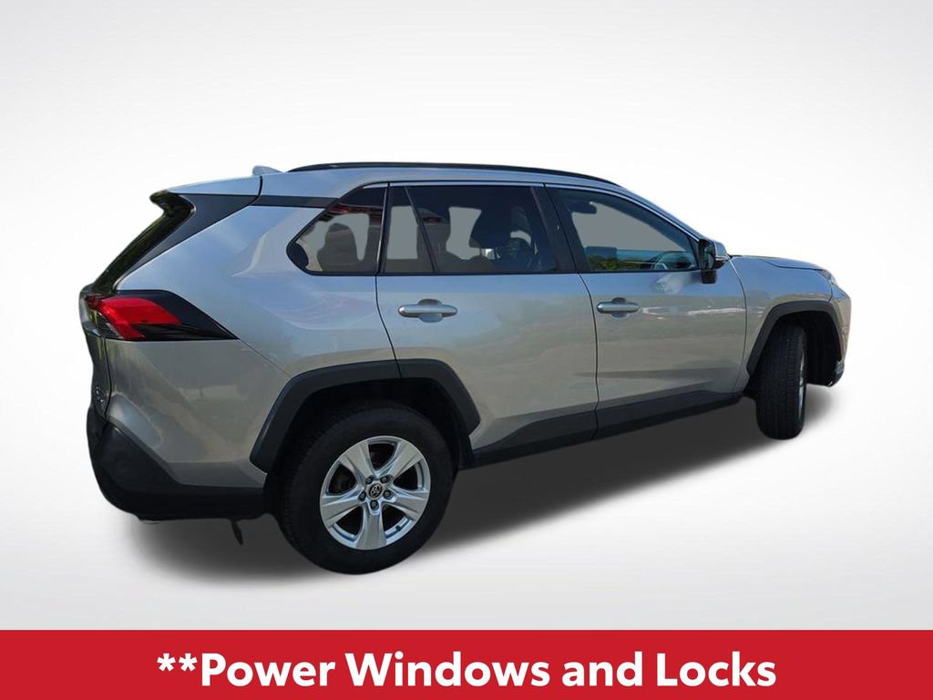 Used 2021 Toyota RAV4 XLE AWD/4WD image 5