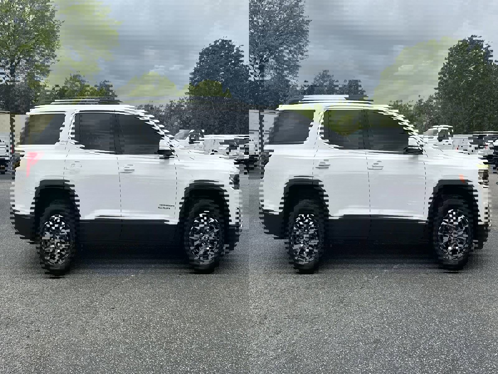 Certified 2023 GMC Acadia SLE w/ Driver Convenience Package image 11