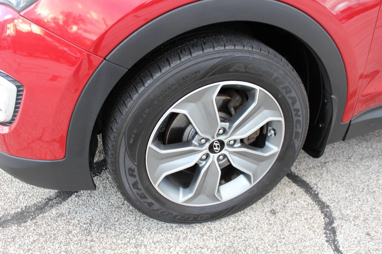 Used 2016 Hyundai Santa Fe SE w/ Cargo Package image 10