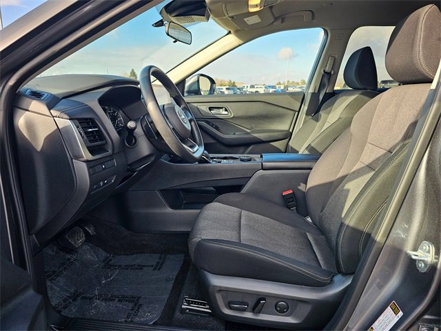 Used 2024 Nissan Rogue SV image 11