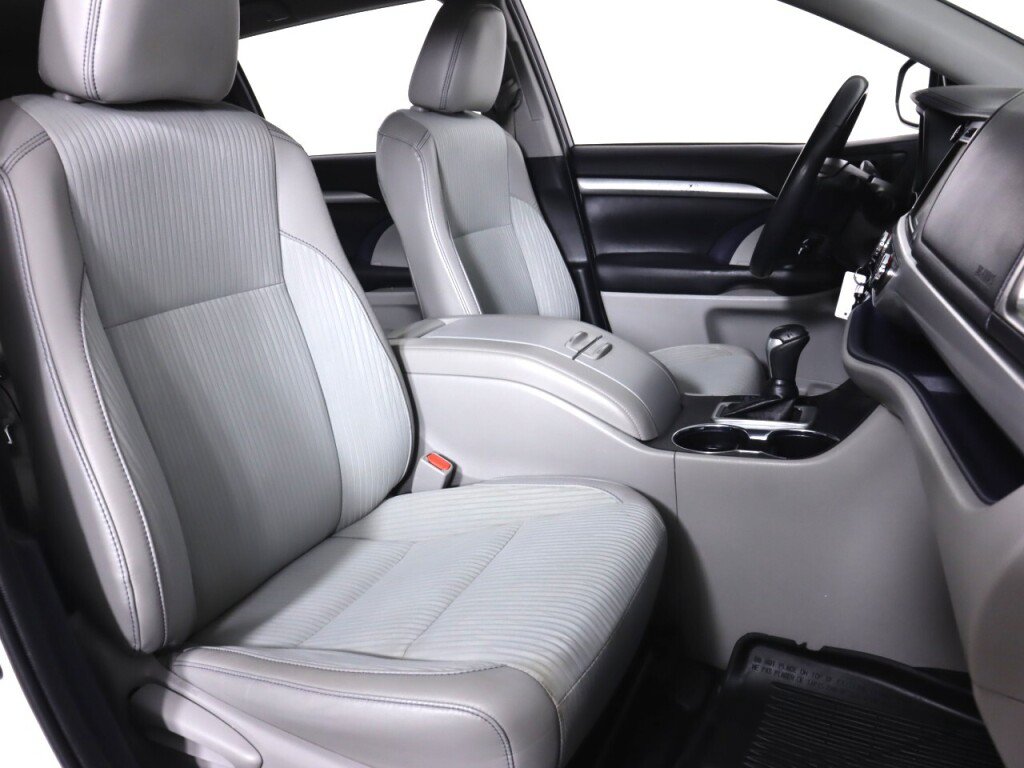Used 2019 Toyota Highlander Plus AWD/4WD image 39