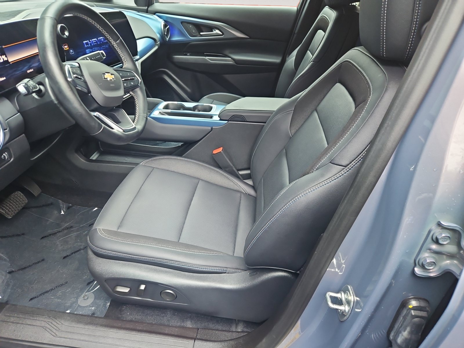 Used 2024 Chevrolet Equinox EV LT FWD image 9