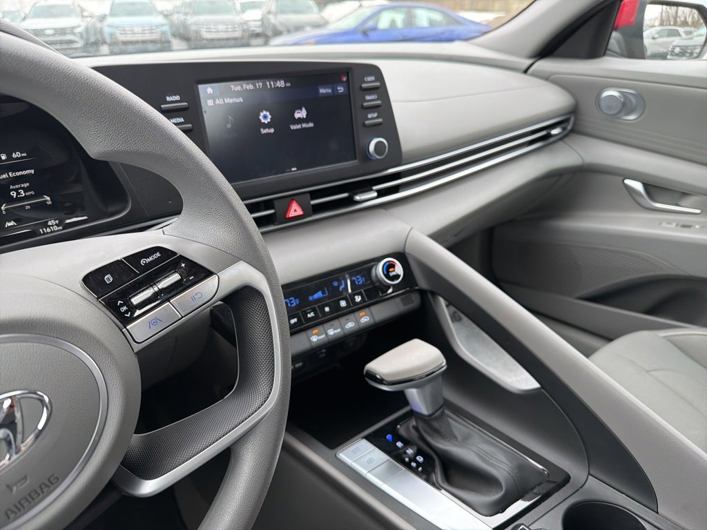 Certified 2023 Hyundai Elantra SEL w/ Preferred Accessory Package image 27