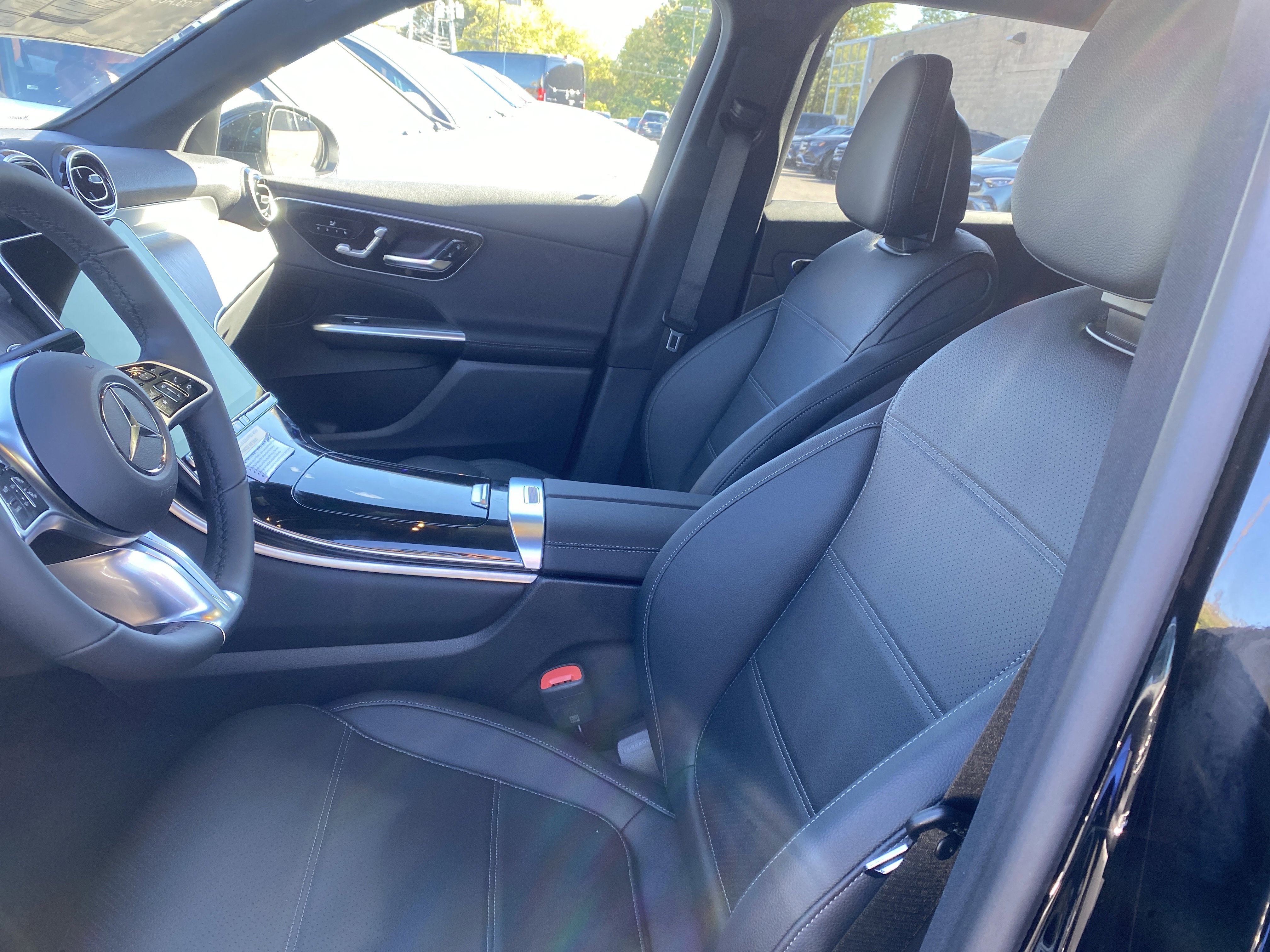 Used 2026 Mercedes-Benz GLC 300 4MATIC image 9