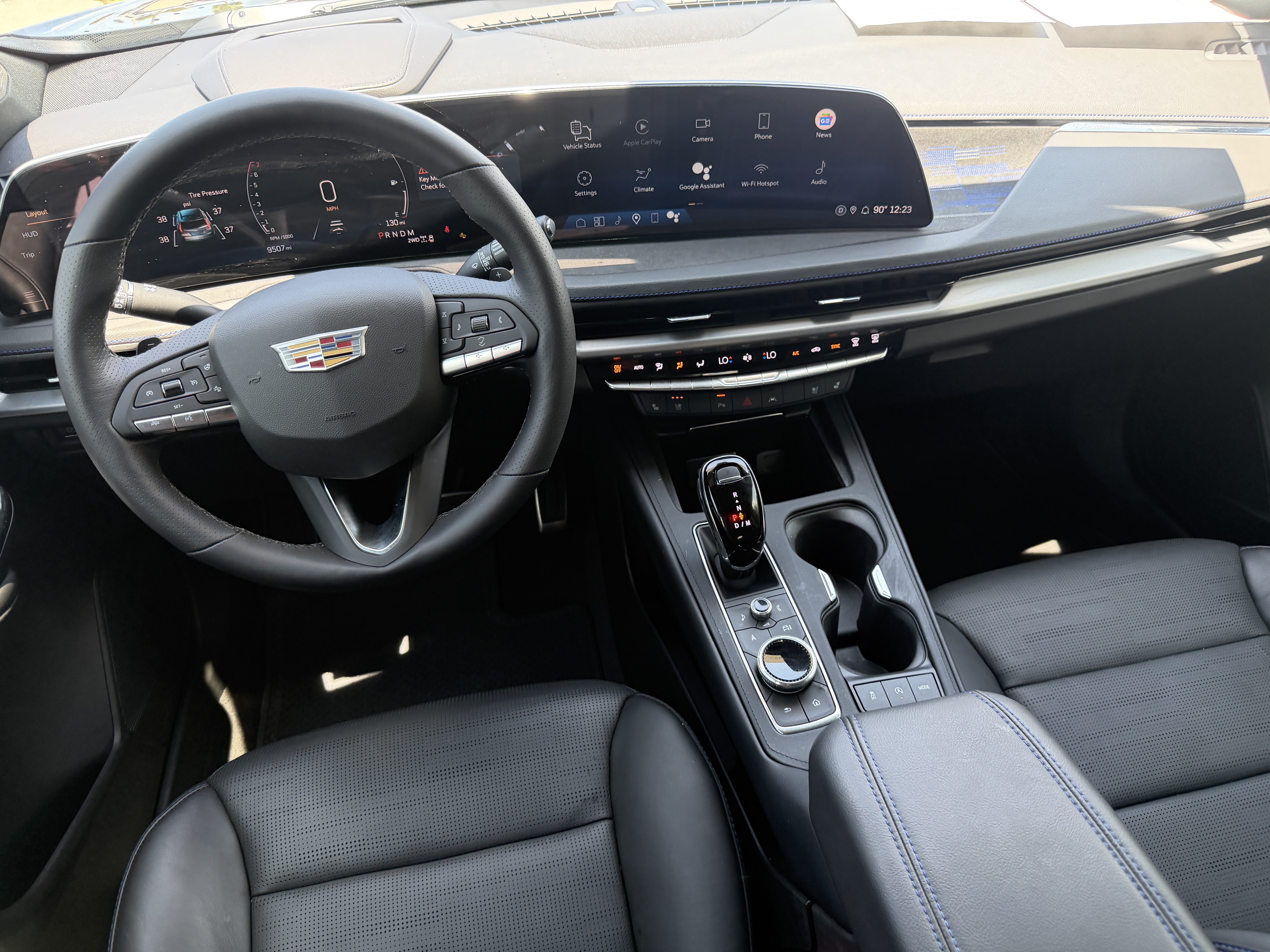 Used 2025 Cadillac XT4 Sport w/ LPO, Onyx Lite Package AWD/4WD image 13