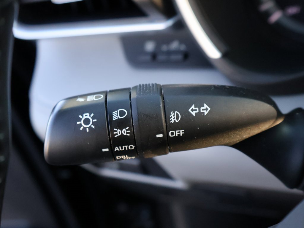 Used 2020 Toyota Highlander XLE image 37