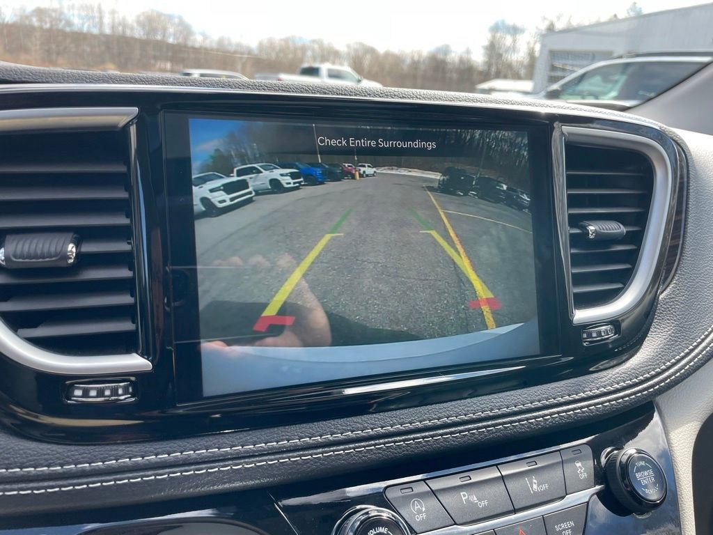 Used 2024 Chrysler Pacifica Limited image 14