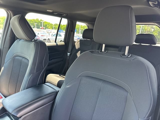 Used 2025 Jeep Grand Cherokee Laredo X w/ Trailer Tow Package AWD/4WD image 17