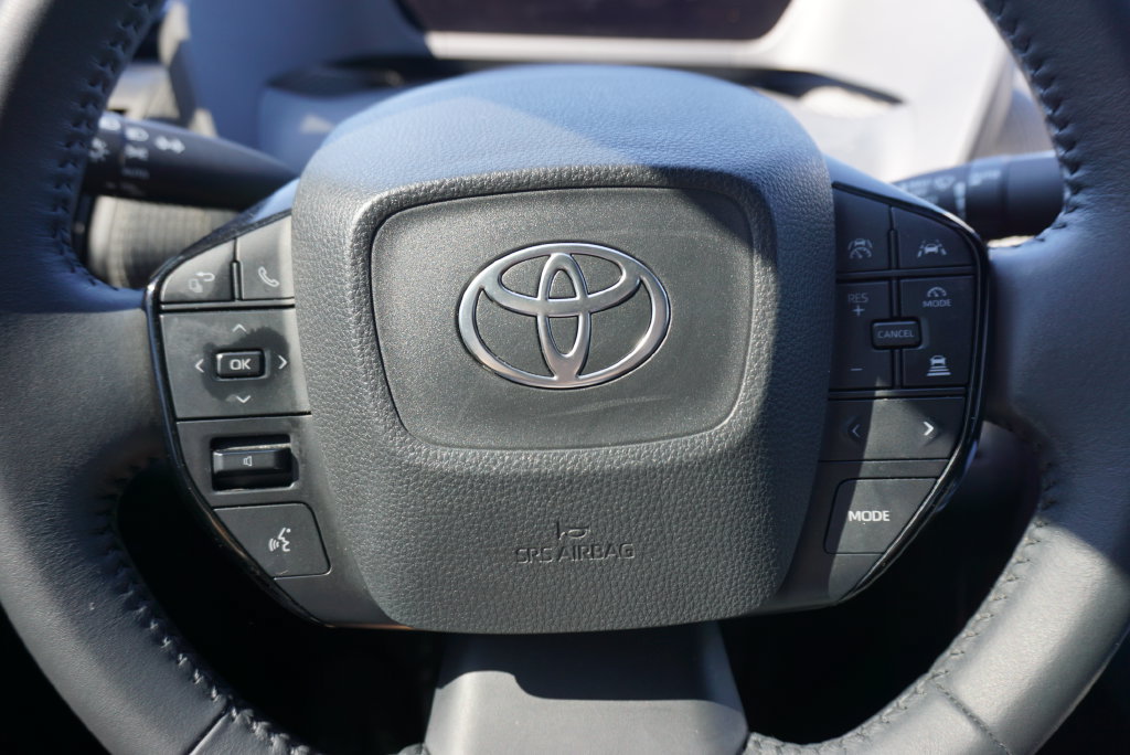 Used 2024 Toyota bZ4X FWD image 26