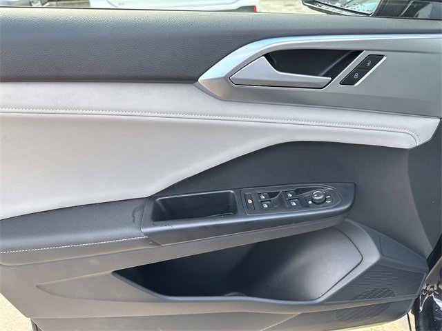 Certified 2025 Volkswagen Taos SE w/ Panoramic Sunroof Package image 15