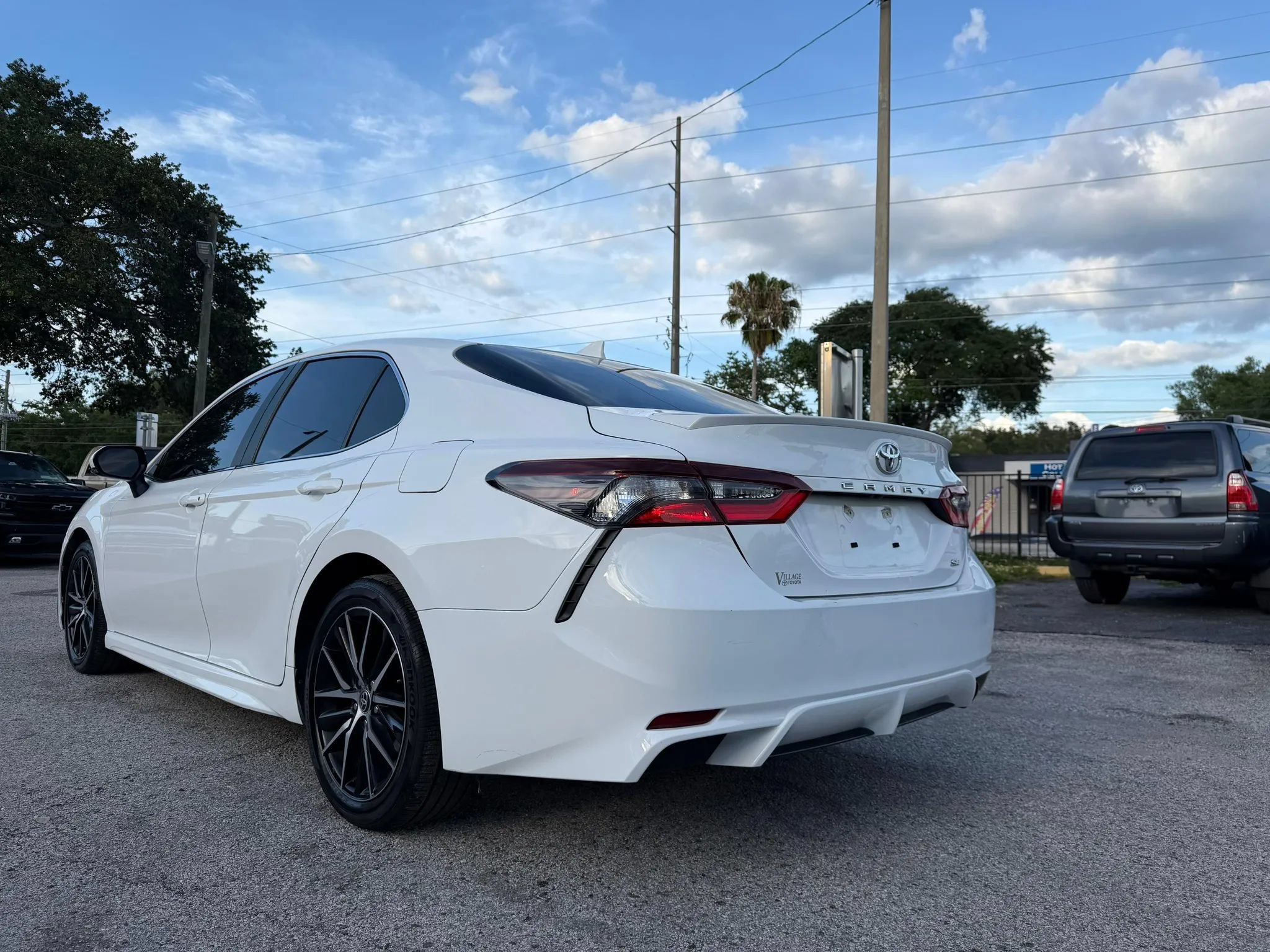 Used 2024 Toyota Camry SE w/ Convenience Package FWD image 6