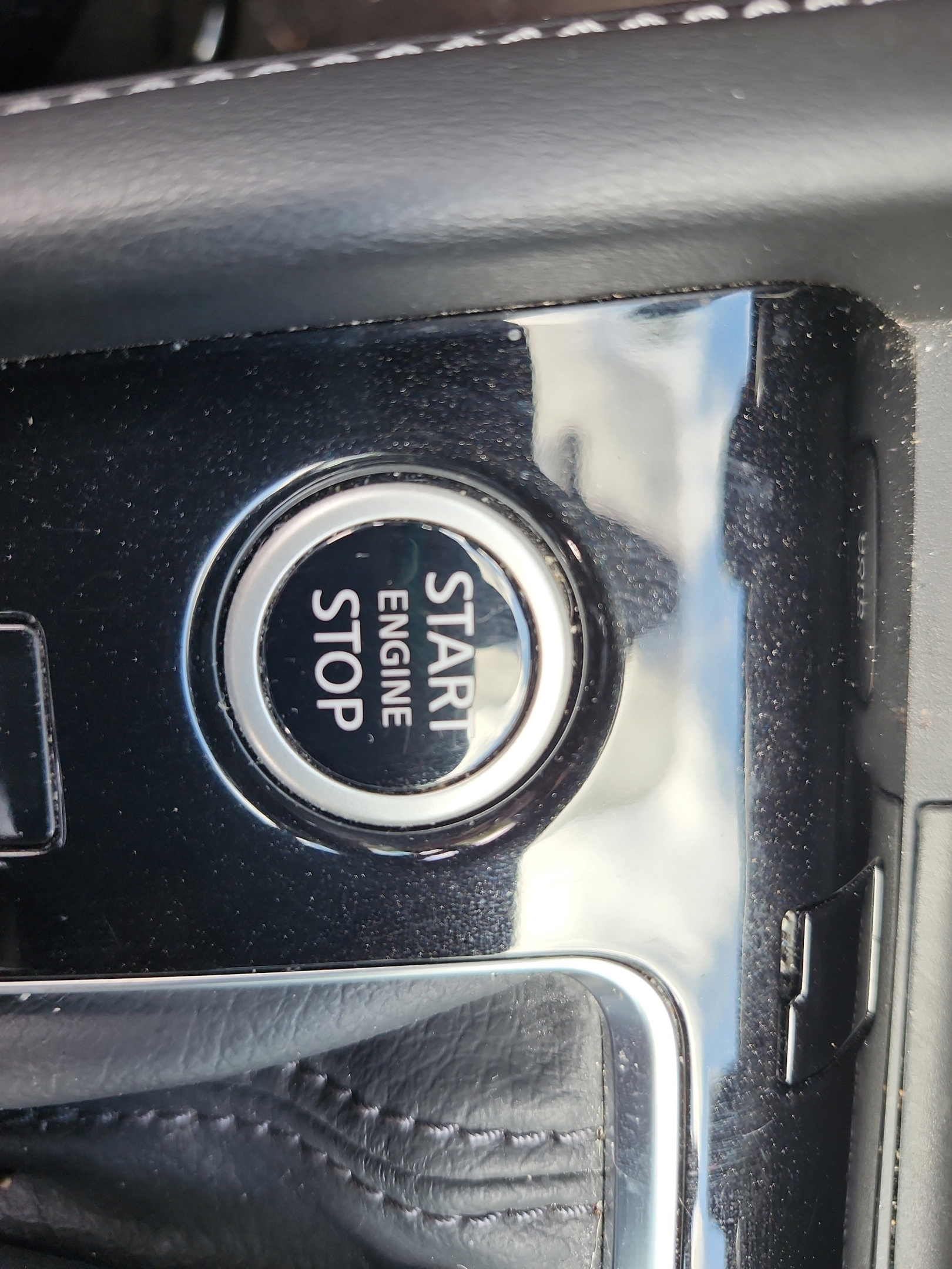 Certified 2024 Nissan Kicks SR w/ SR Premium Package FWD image 34
