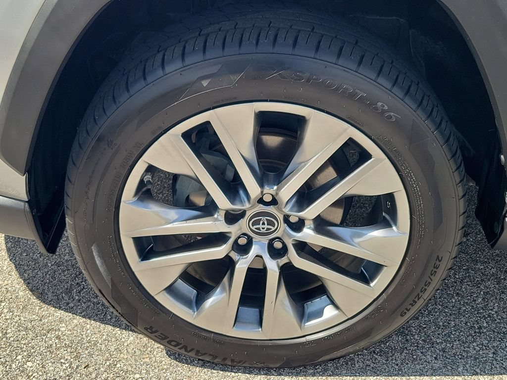 Used 2019 Toyota RAV4 Limited w/ Cold Weather Package FWD image 10