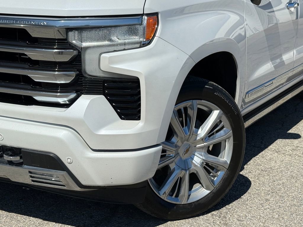 Used 2023 Chevrolet Silverado 1500 High Country w/ Technology Package image 2