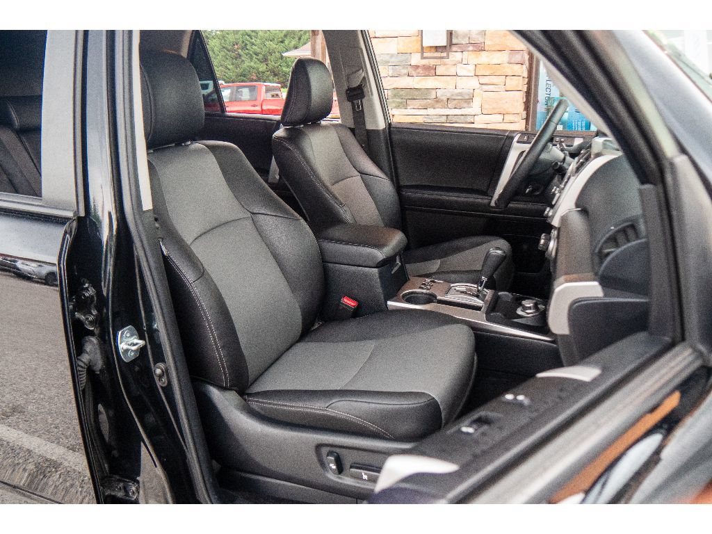 Used 2022 Toyota 4Runner SR5 Premium w/ Moonroof Package AWD/4WD image 17