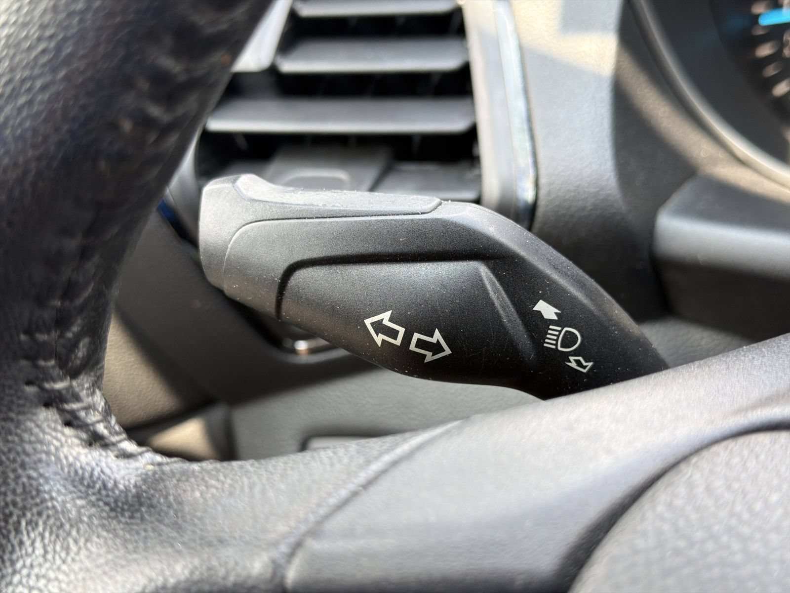 Used 2019 Ford Escape Titanium AWD/4WD image 28