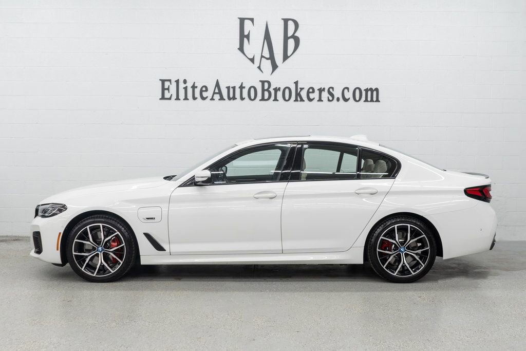 Used 2023 BMW 530e xDrive w/ M Sport Package AWD/4WD image 2