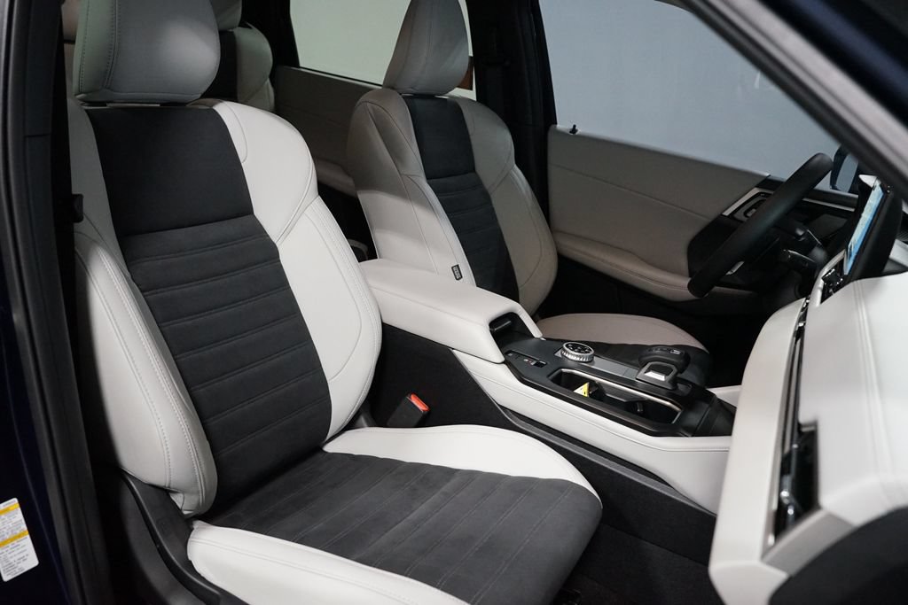 Used 2025 Mitsubishi Outlander SE AWD/4WD image 29